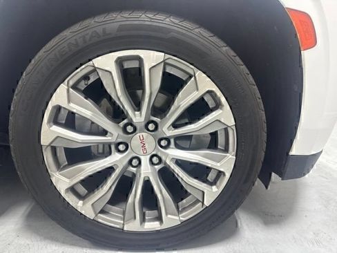 Used 2021 GMC Yukon Denali w/ Denali Premium Package RWD image 4