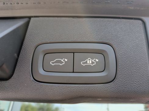 Used 2025 Volvo XC60 B5 Plus image 34