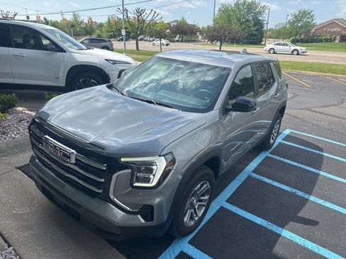 Used 2025 GMC Terrain Elevation FWD image 2