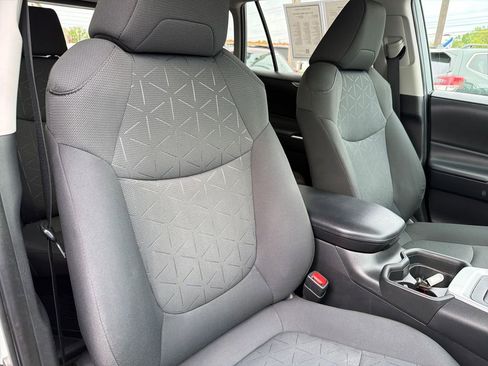 Used 2021 Toyota RAV4 XLE w/ Convenience Package AWD/4WD image 35