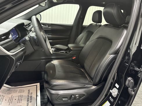 Used 2023 Jeep Grand Cherokee L Laredo RWD image 20