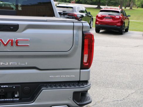 Used 2025 GMC Sierra 1500 Denali w/ Denali Reserve Package AWD/4WD image 7