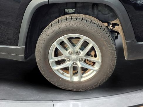 Used 2023 Jeep Grand Cherokee L Laredo w/ Luxury Tech Group I AWD/4WD image 16