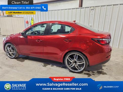 Used 2019 Toyota Yaris L FWD image 3