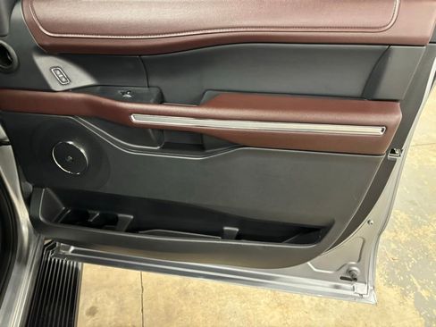 Used 2024 Ford Expedition Limited image 23
