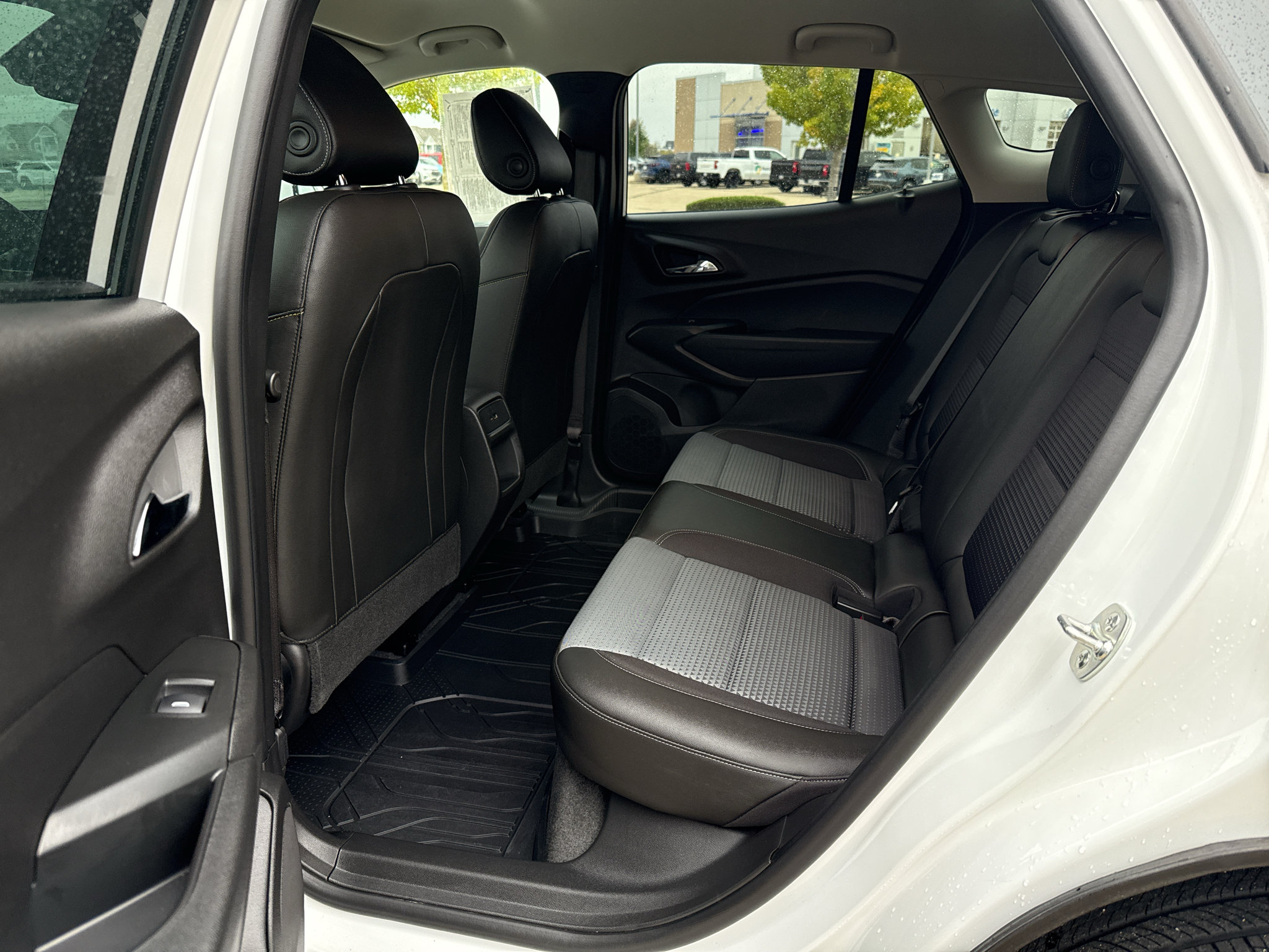 New 2026 Chevrolet Trax LT w/ LPO, Blackout Package FWD image 29