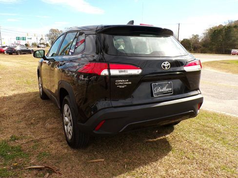 Used 2022 Toyota Corolla Cross L image 5