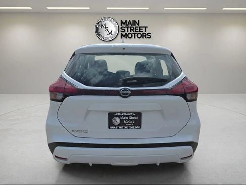 Used 2024 Nissan Kicks S FWD image 4
