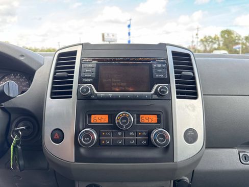 Used 2016 Nissan Frontier SV image 24