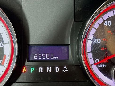 Used 2019 Dodge Grand Caravan SXT image 17