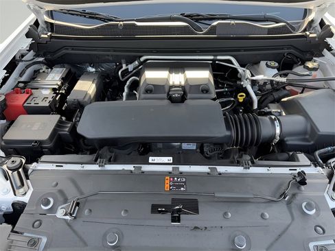 Used 2024 Chevrolet Colorado Z71 w/ Advanced Trailering Package image 9