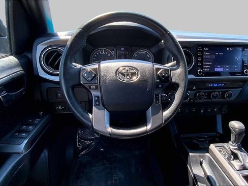 Used 2022 Toyota Tacoma TRD Sport w/ Technology Package AWD/4WD image 5