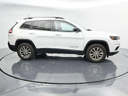 Used 2022 Jeep Cherokee Latitude Lux w/ Sun & Sound Group AWD/4WD image 9
