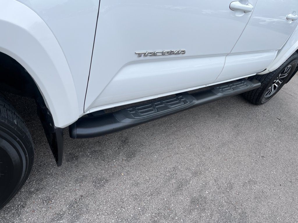 Used 2020 Toyota Tacoma TRD Sport w/ TRD Premium Sport Package AWD/4WD image 33
