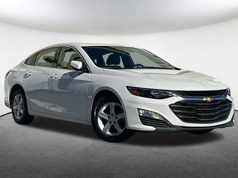 Used 2023 Chevrolet Malibu LT image 2