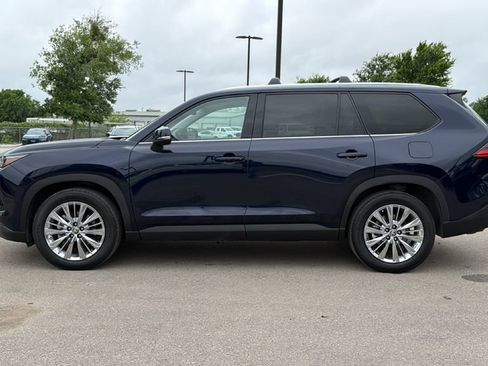 Used 2024 Toyota Grand Highlander Platinum image 10