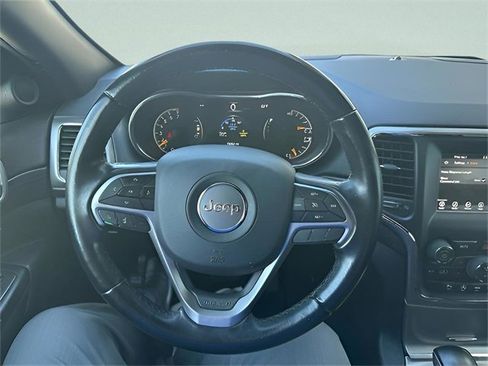 Used 2021 Jeep Grand Cherokee Laredo image 25