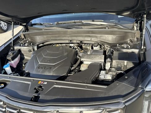 Used 2024 Kia Telluride SX w/ Towing Package image 13