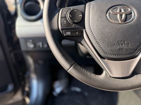 Used 2018 Toyota RAV4 XLE image 18