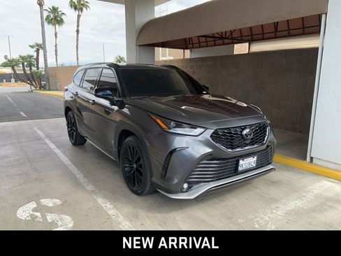 Used 2024 Toyota Highlander XSE image 3