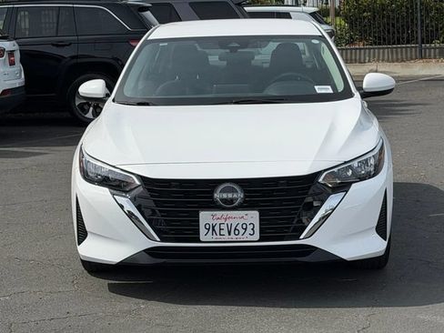 Used 2024 Nissan Sentra SV FWD image 2