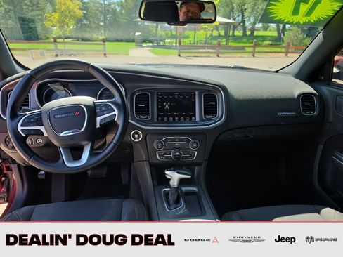 Used 2017 Dodge Charger SXT RWD image 12