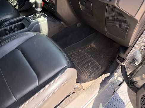 Used 2023 Jeep Gladiator Mojave AWD/4WD image 40