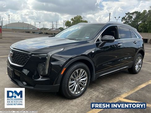 Used 2025 Cadillac XT4 Premium Luxury FWD image 2
