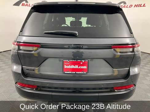Used 2024 Jeep Grand Cherokee Altitude image 6
