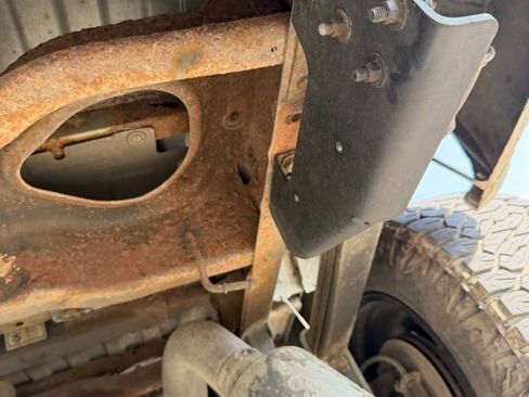 Used 2004 Chevrolet Silverado 2500 LT w/ Heavy-Duty Power Package image 10