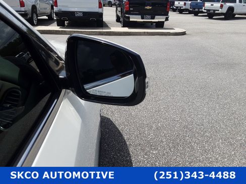 Used 2016 INFINITI QX50 2WD w/ Premium Plus Package image 10