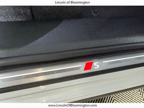 Used 2025 Audi SQ6 e-tron Prestige w/ 21" Black Optic Wheel Package image 16