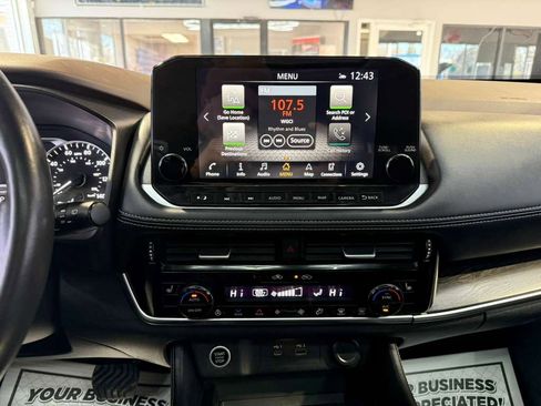 Used 2021 Nissan Rogue SL w/ Premium Package image 14