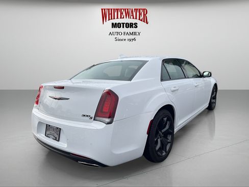 Used 2022 Chrysler 300 S image 5
