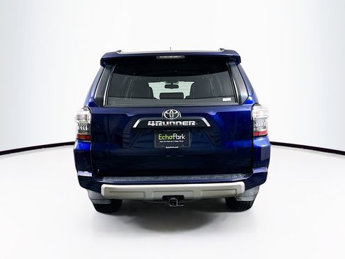 Used 2018 Toyota 4Runner TRD Off-Road Premium AWD/4WD image 7