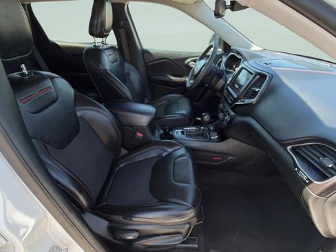 Used 2022 Jeep Cherokee Trailhawk w/ Comfort/Convenience Group AWD/4WD image 21