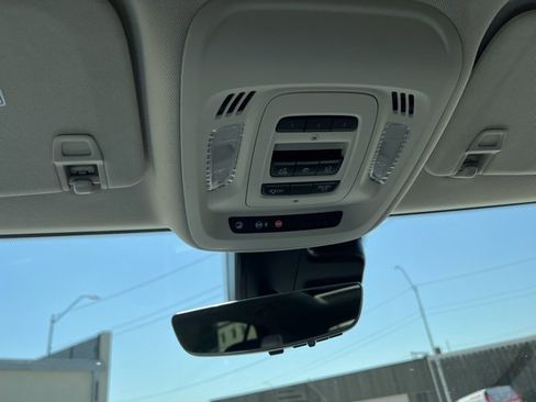 Used 2023 Buick Envision Avenir image 29