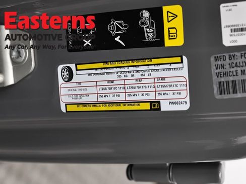 Used 2023 Jeep Wrangler Unlimited w/ Sun & Screen Package image 39