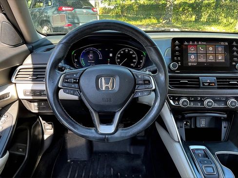 Used 2018 Honda Accord Touring image 8