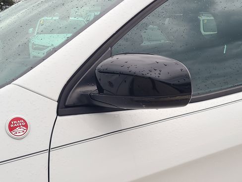 Used 2022 Jeep Cherokee Trailhawk w/ Comfort/Convenience Group image 10