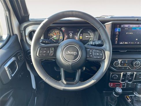 Used 2024 Jeep Wrangler Unlimited image 12