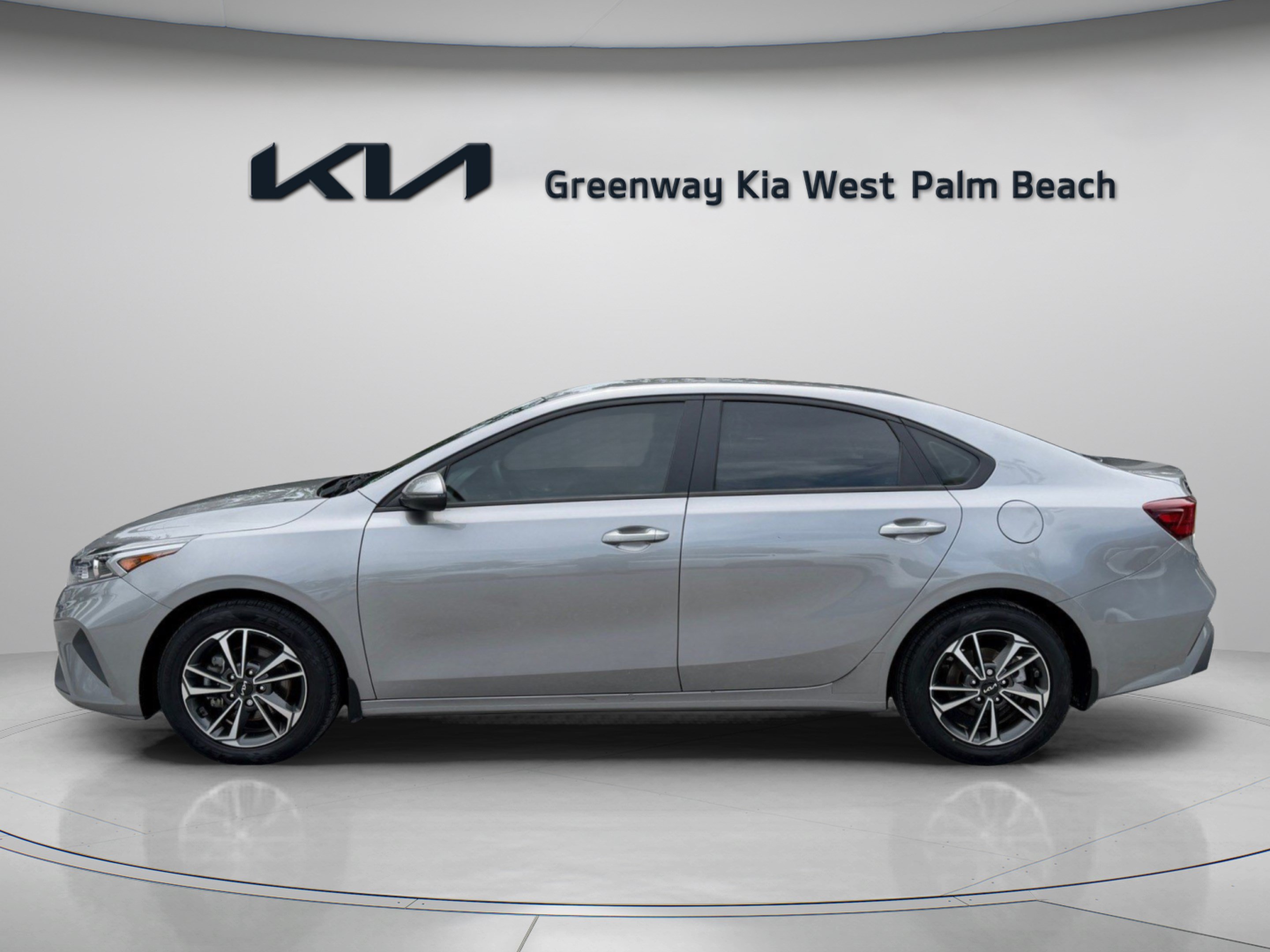 Certified 2024 Kia Forte LXS w/ LXS Technology Package FWD image 4