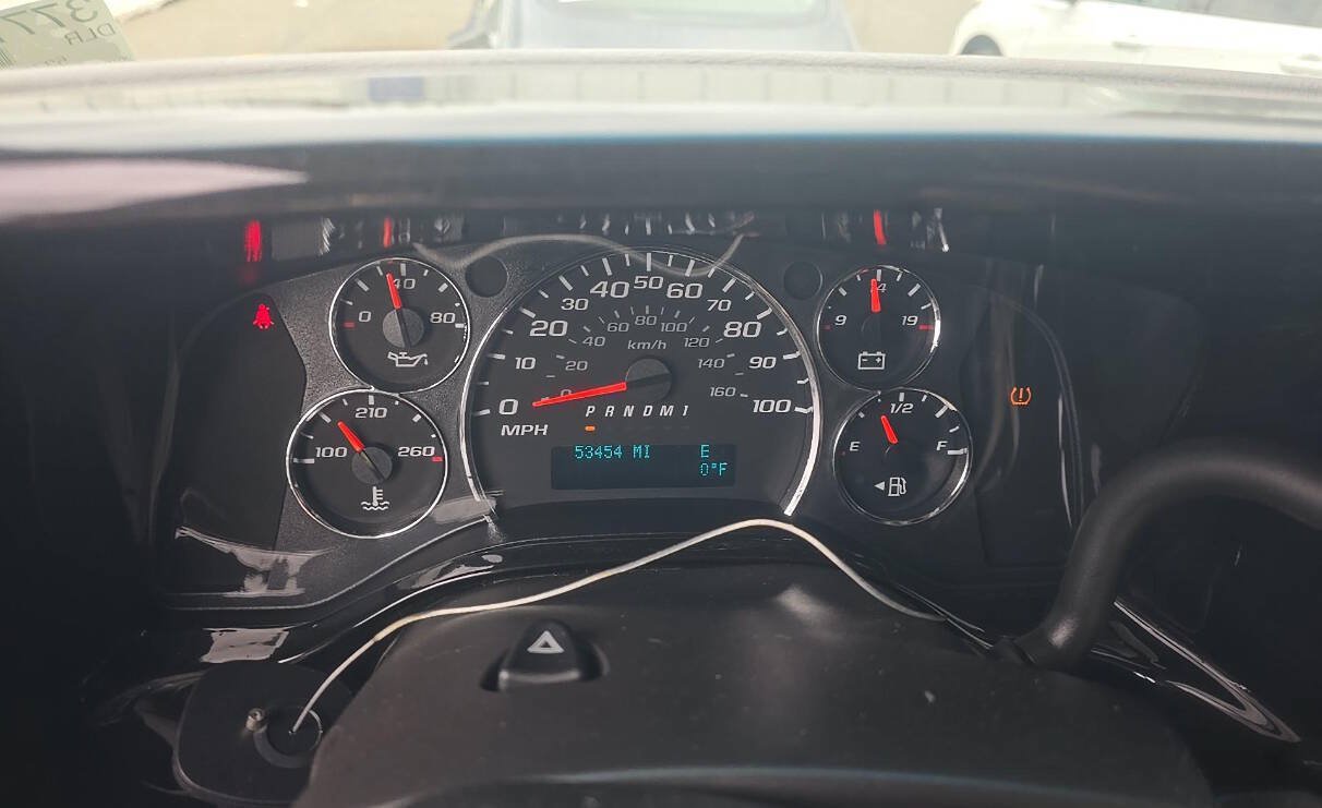 Used 2016 Chevrolet Express 2500 RWD image 9