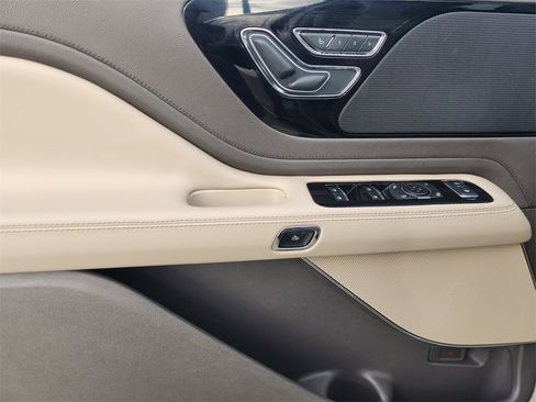 Used 2021 Lincoln Aviator 2WD image 22