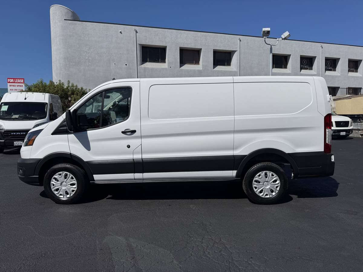 Used 2022 Ford E-Transit Low Roof RWD image 7
