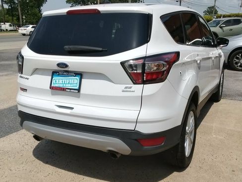 Used 2017 Ford Escape SE w/ SE Cold Weather Package FWD image 4