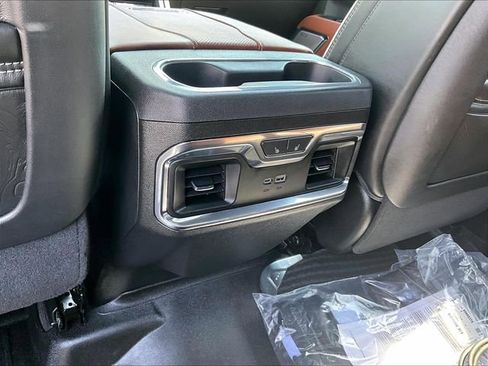 Used 2024 GMC Sierra 2500 Denali Ultimate AWD/4WD image 30