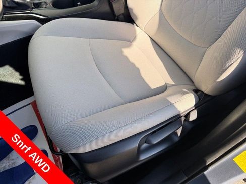 Used 2024 Toyota Corolla Cross LE w/ Moonroof Package AWD/4WD image 17