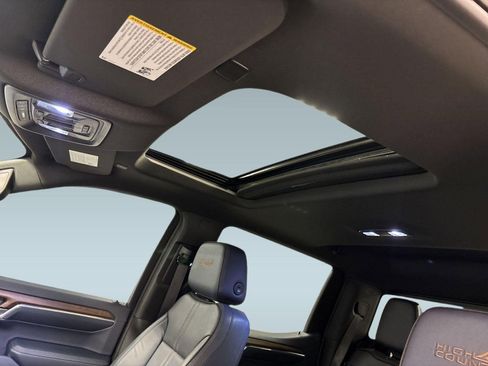 Used 2023 Chevrolet Silverado 1500 High Country image 14