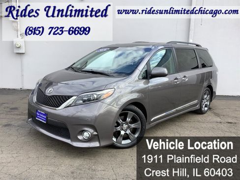 Used 2016 Toyota Sienna SE w/ SE Preferred Package FWD image 2